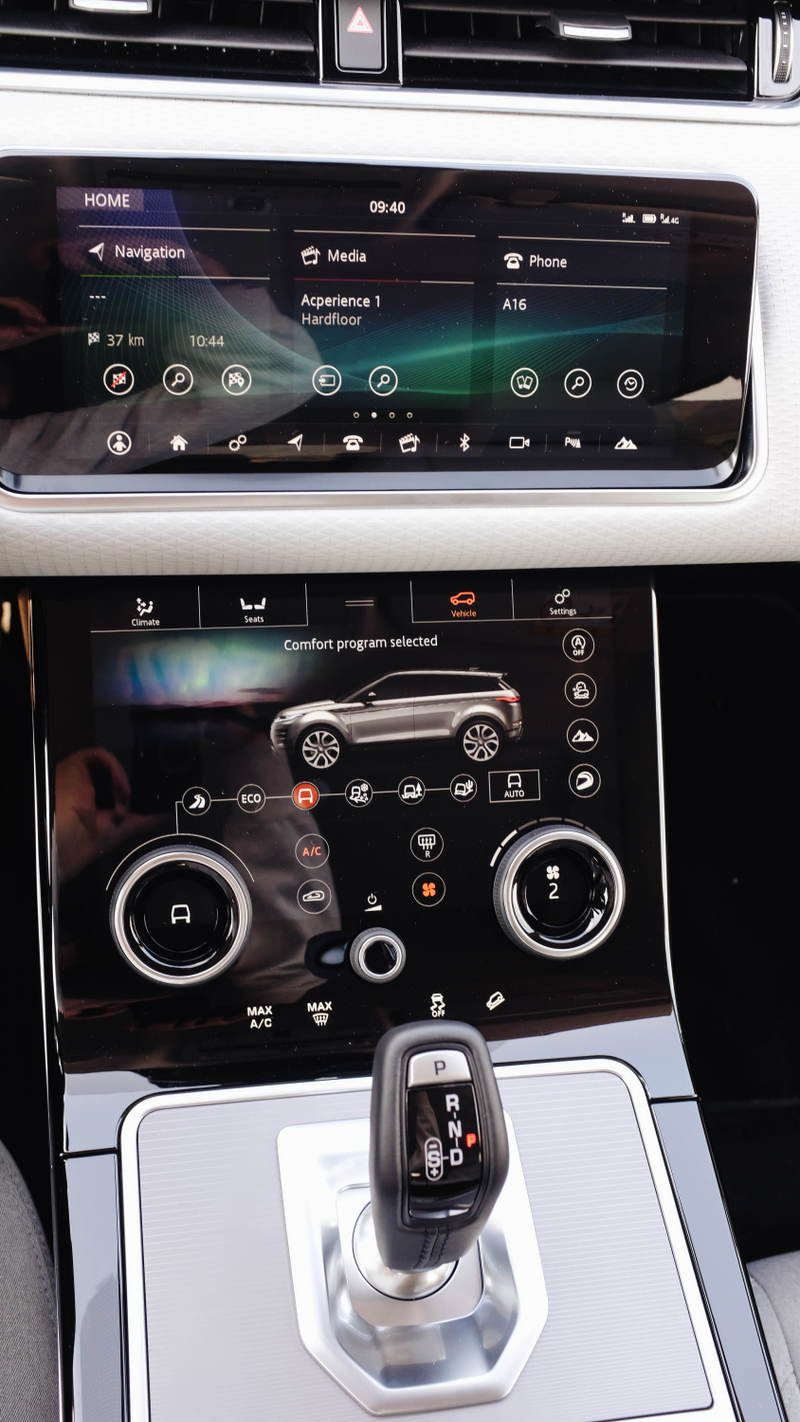 Illustration for article titled The 2020 Range Rover Evoque Is a Bold Way to Withdraw From the World In Style